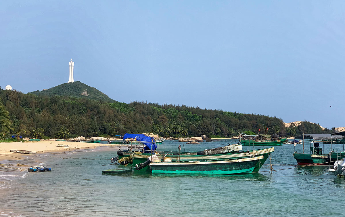 文昌龙楼镇石头公园乱石滩沙滩全景