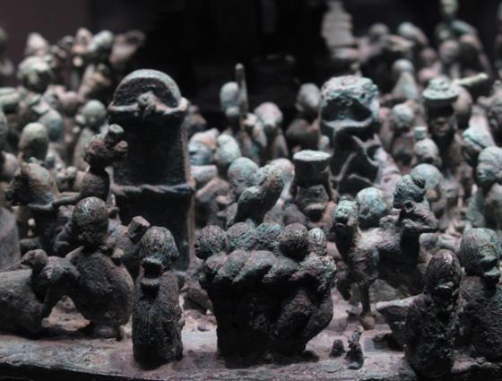 Dian cowrie container