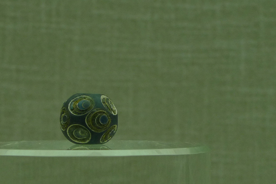 Glazed bead