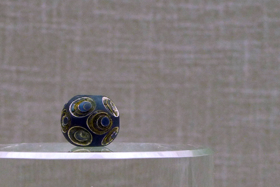 Glazed bead