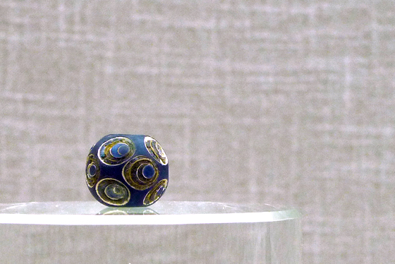 Glazed bead